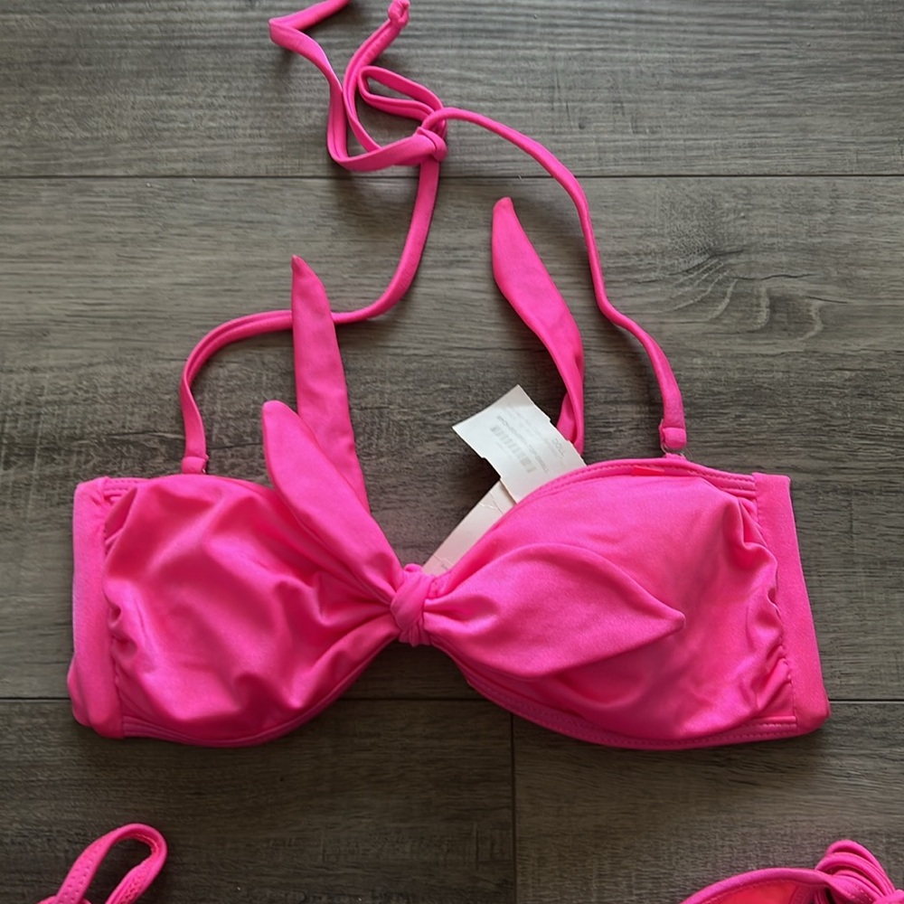 Bikinis - Picture 3 of 12